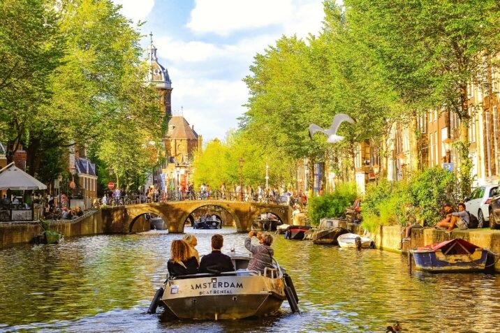 Hvad skal man se i Holland – Guide til bedste oplevelser