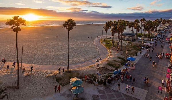 Hvad skal man se i Venice Beach? En guide til oplevelserne
