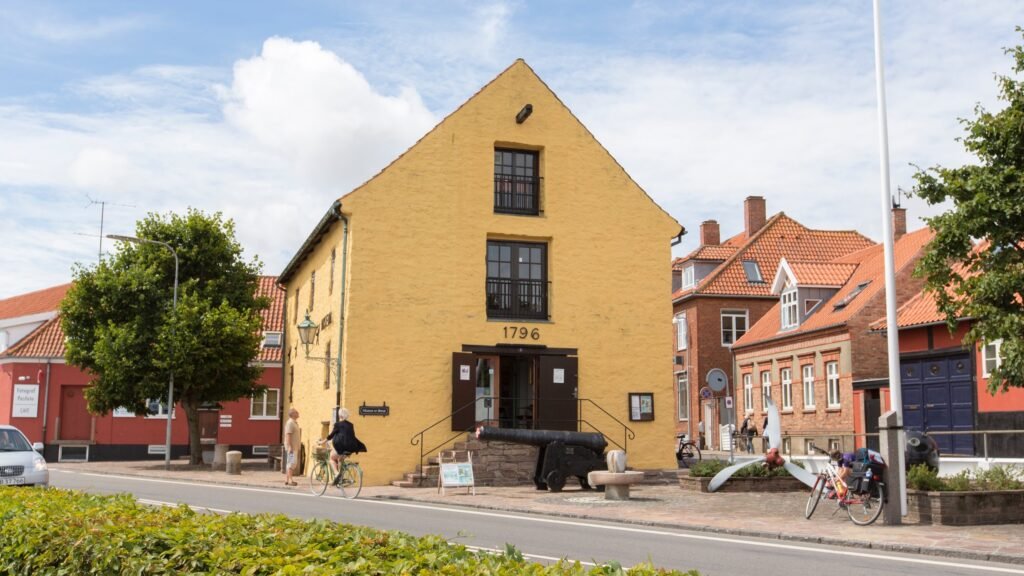 Oplev de bedste seværdigheder omkring Åkirkeby på Bornholm